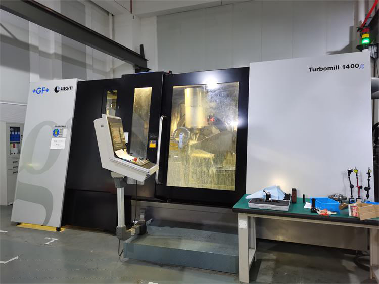 1. Advantages of five-axis CNC machining(pic4)