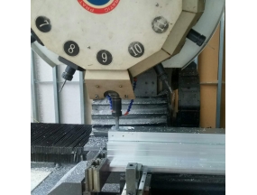 Lavorazione CNC di piccole parti in alluminio